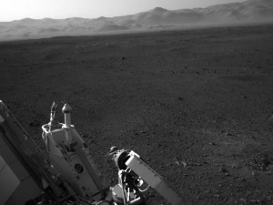 real live video picture of mars from the new mars rover landed August 2012 Mars sure has a lot of rocks desert look like earth landscape though just no ocean visible on the surface so far what can we do with the rocks on mars?