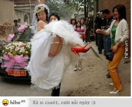 Hopefully your wedding day photos not like this LOL